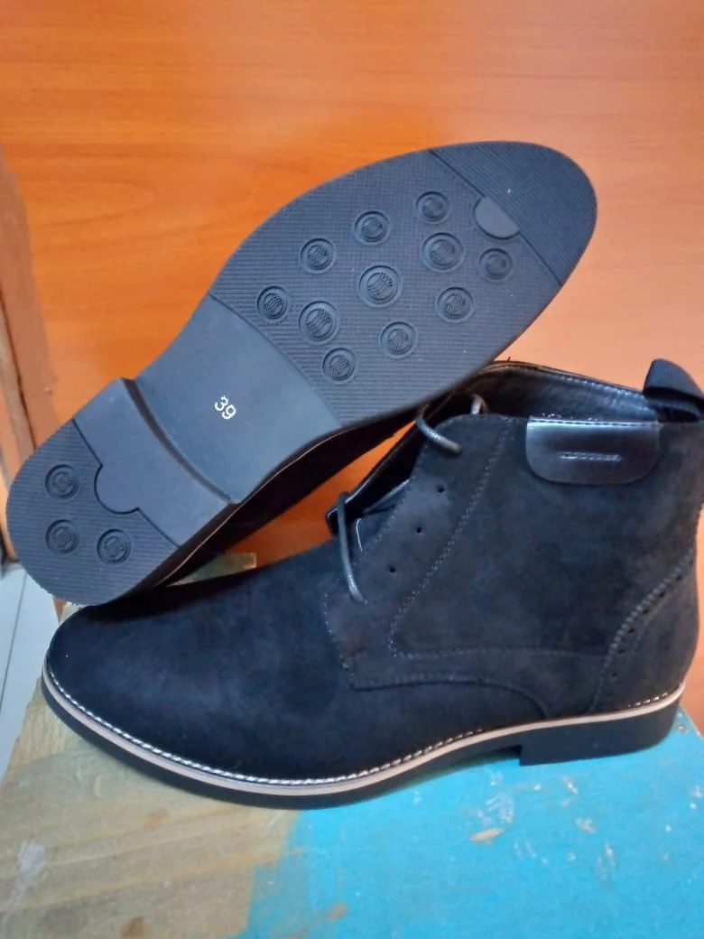 black-laced-men-chelase-boots_2.webp