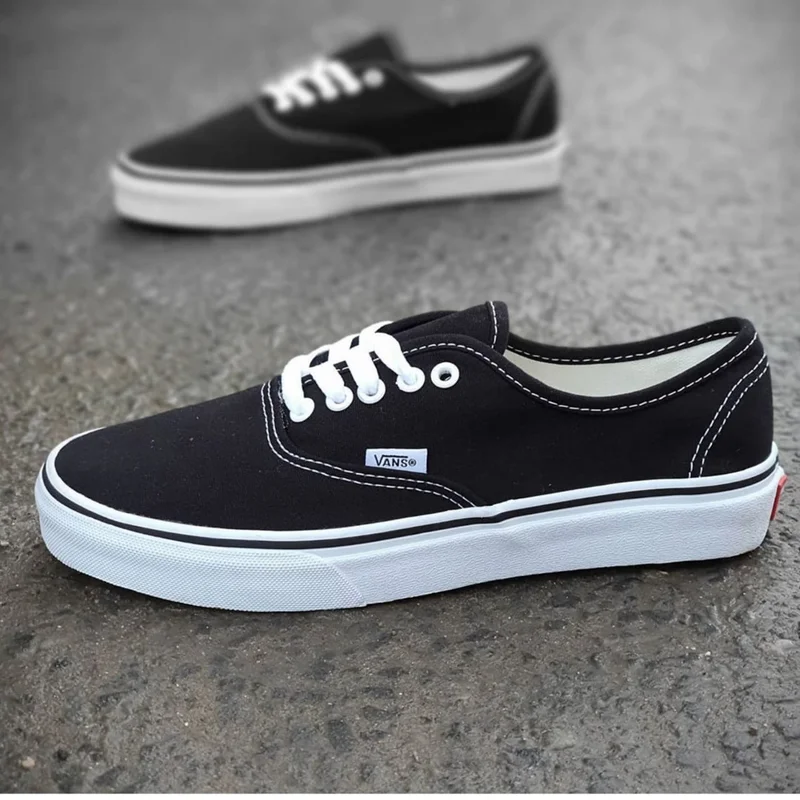 black_white_unisex_vans_casual_shoes_2.webp