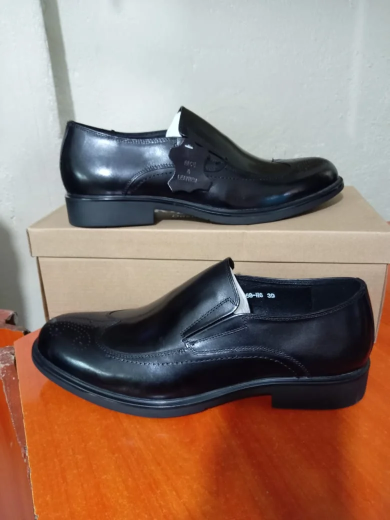 brogue_slipon_black_right_man_premium_leather_official_shoes_men_shoes_2.webp
