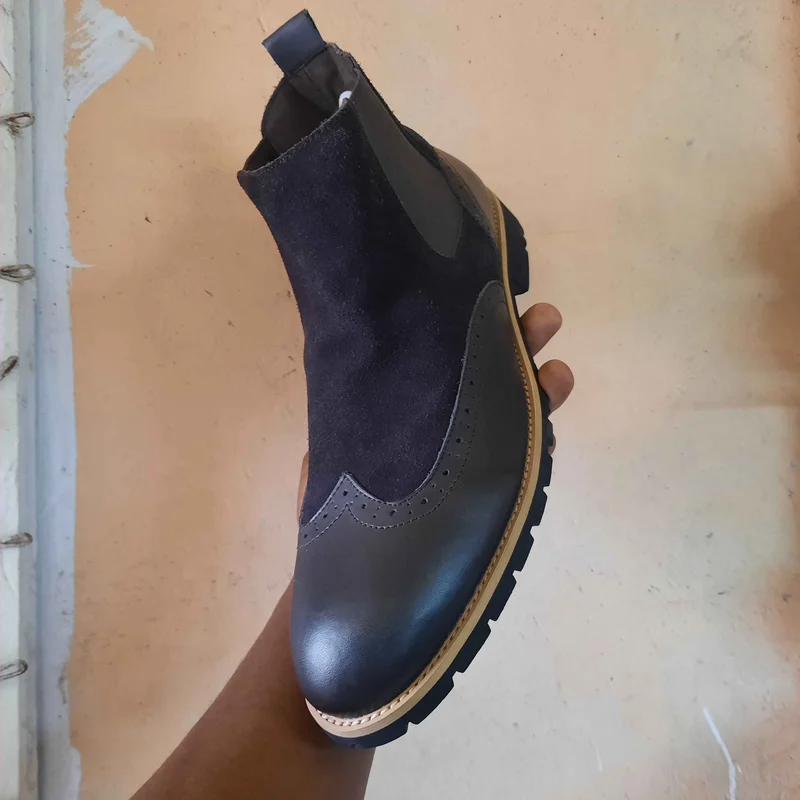 brown_clarks_fashion_chelsea_boots_3.webp