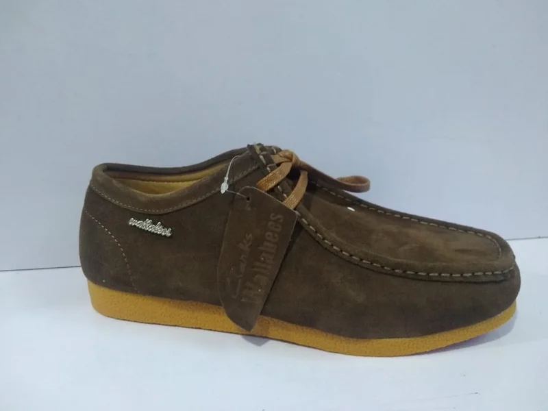 brown_clarks_wallabees_lace-up_suede_shoes_2.webp