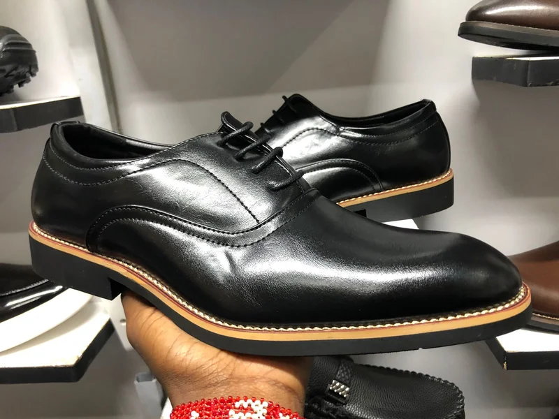 cacatua_laced_black_laced_leather_quality_official_shoes_2.webp