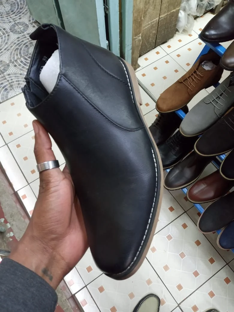 cacatua_slip_on_black_quality_boots_2.webp