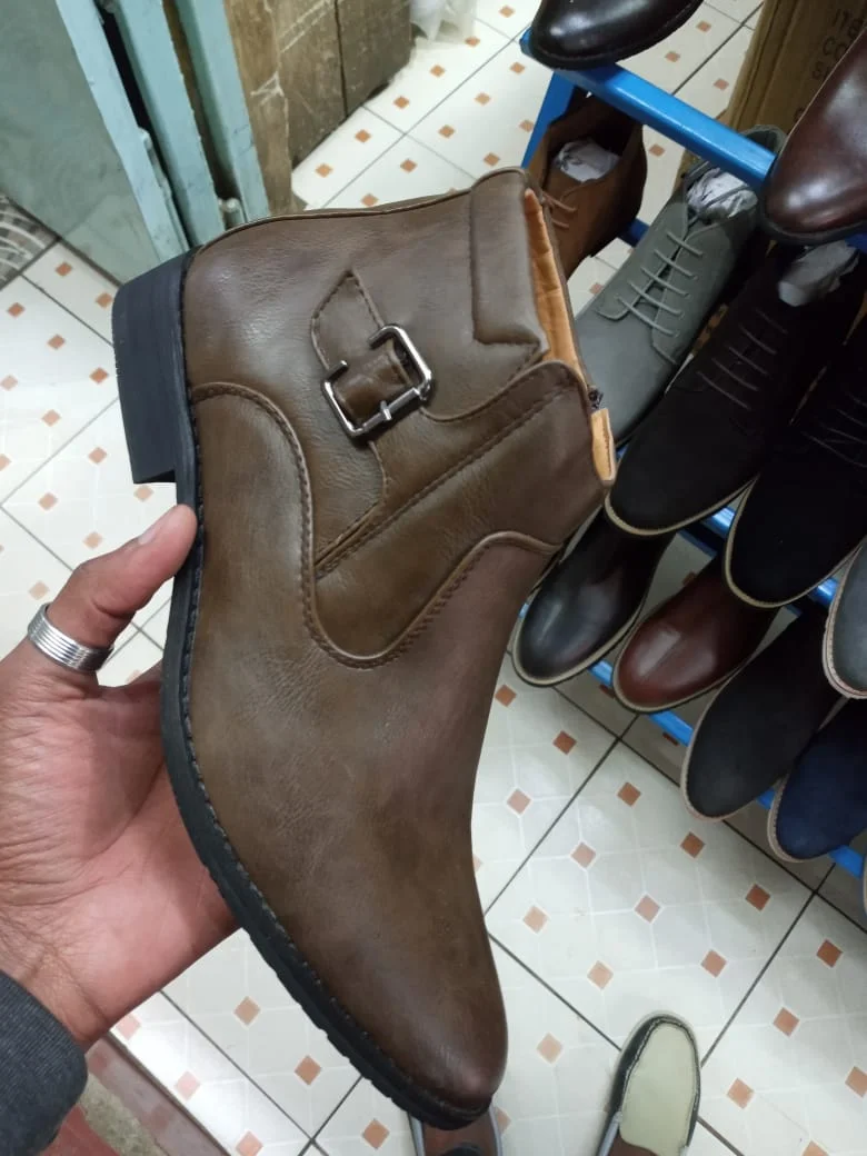 cacatua_step_above_men_boots_shoes_2.webp