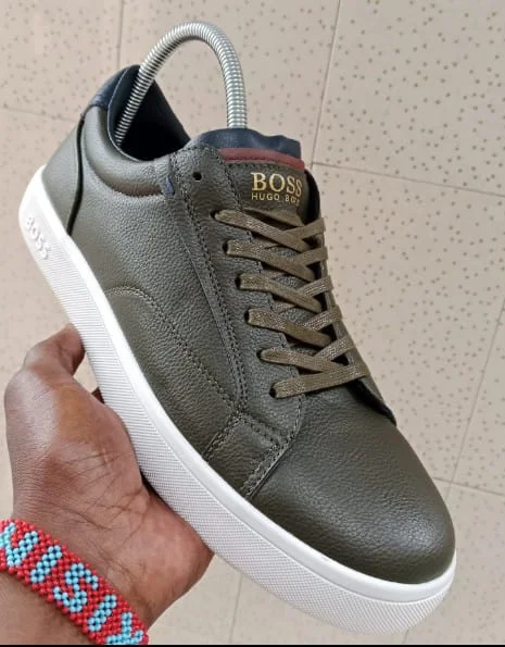 casual_hugo_boss_leather_sneakers_2.webp