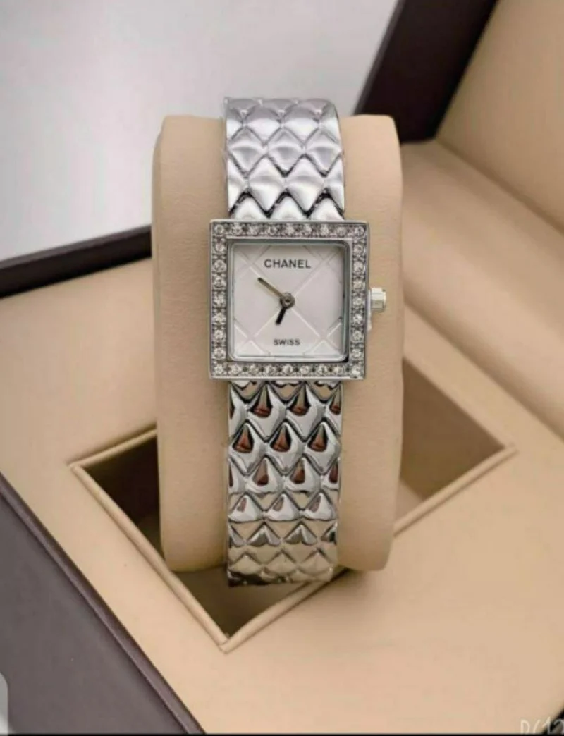 chanel_timeless_elegance__a_swiss-made_diamond_watch_for_her_women_ladies_2.webp