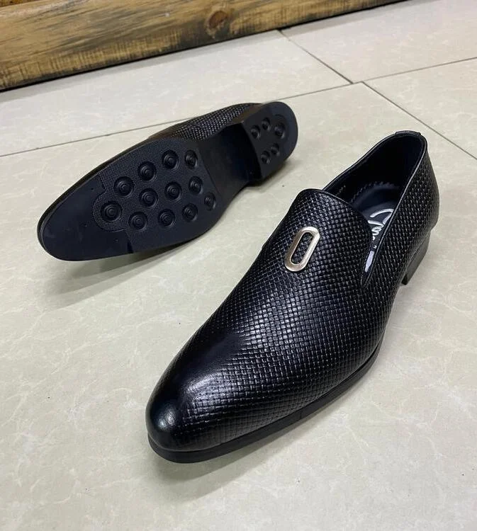 clarks_slip-on_loafers__timeless_elegance,_modern_comfort_black_men_formal_shoes_2.webp