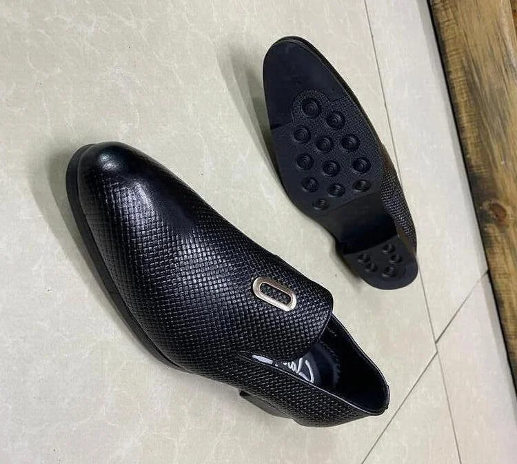 clarks_slip-on_loafers__timeless_elegance,_modern_comfort_black_men_formal_shoes_3.webp