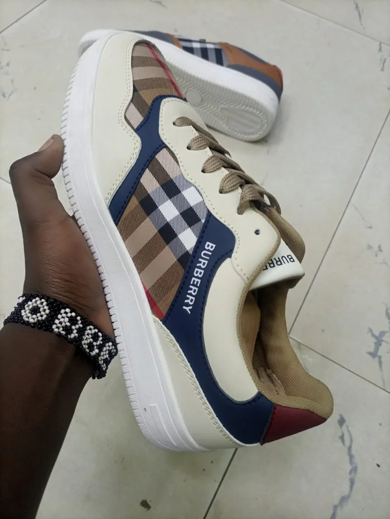 classic_burberry_london_fit_sneakers_2.webp