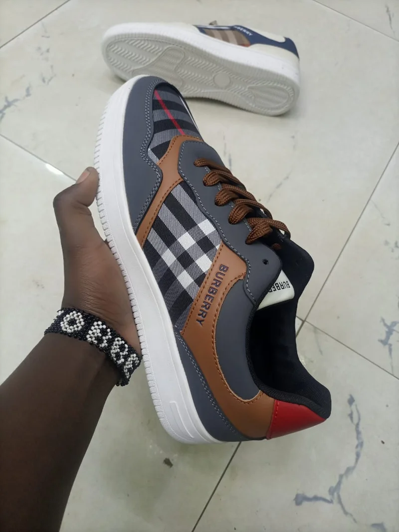 classic_burberry_london_fit_sneakers-blue_2.webp
