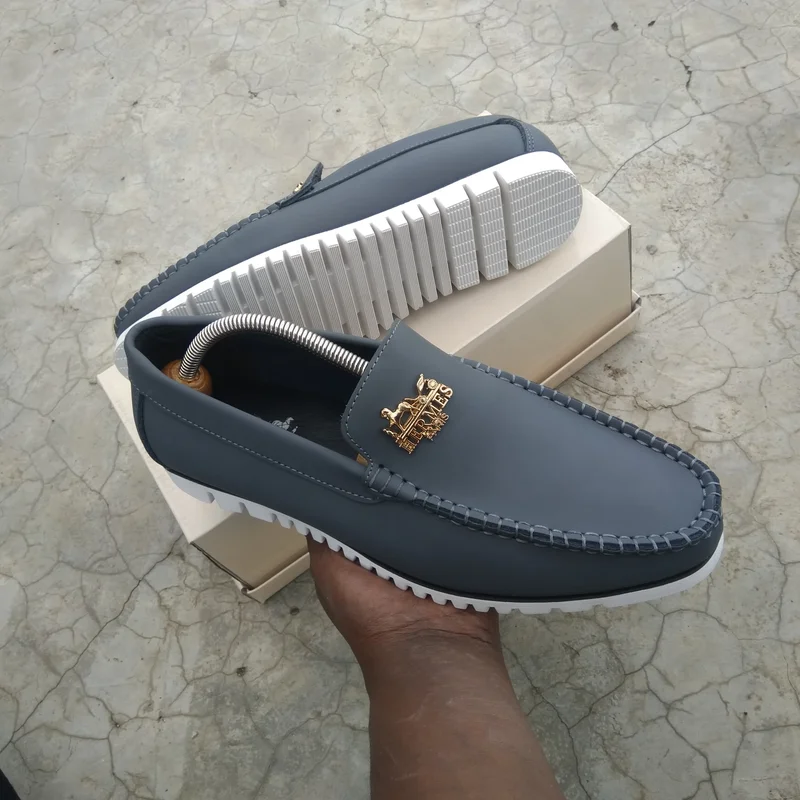 classic_hermes__slip-on_loafers_2.webp