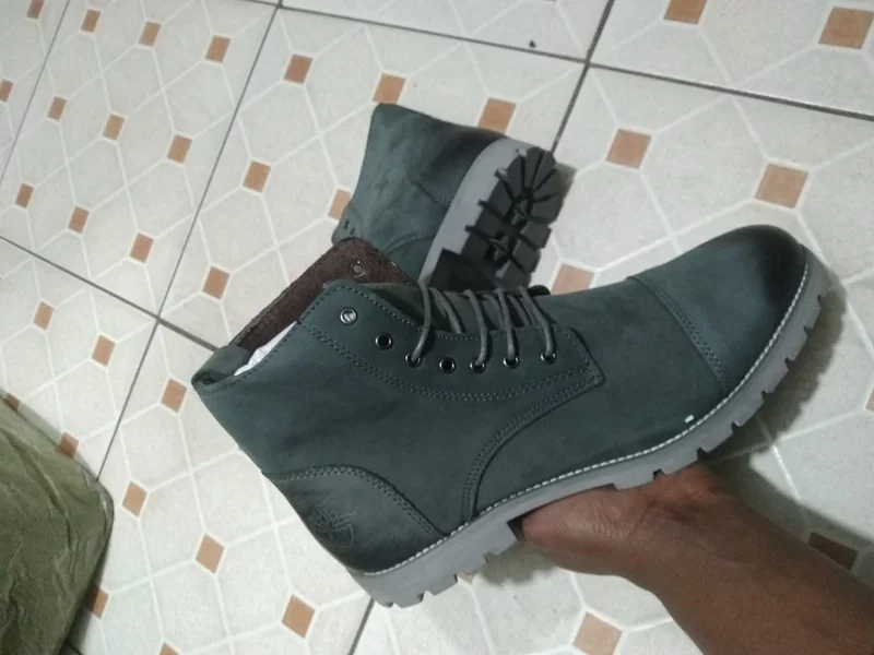 classic_leather_timberland_boots_for_mens_casual_shoes_2.webp