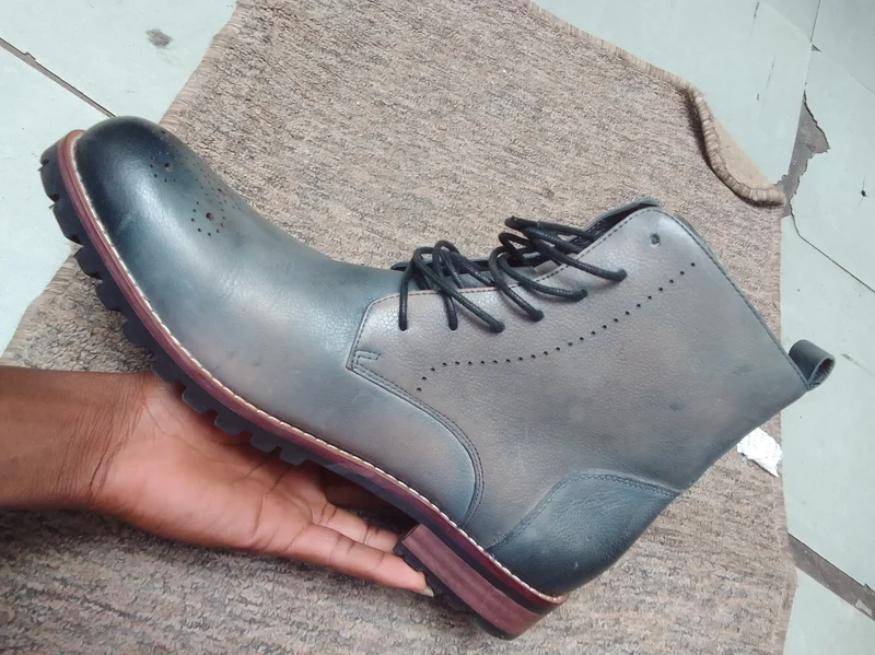 classic_leather_timberland_boots_for_mens_casual_shoes_in_grey_3.webp
