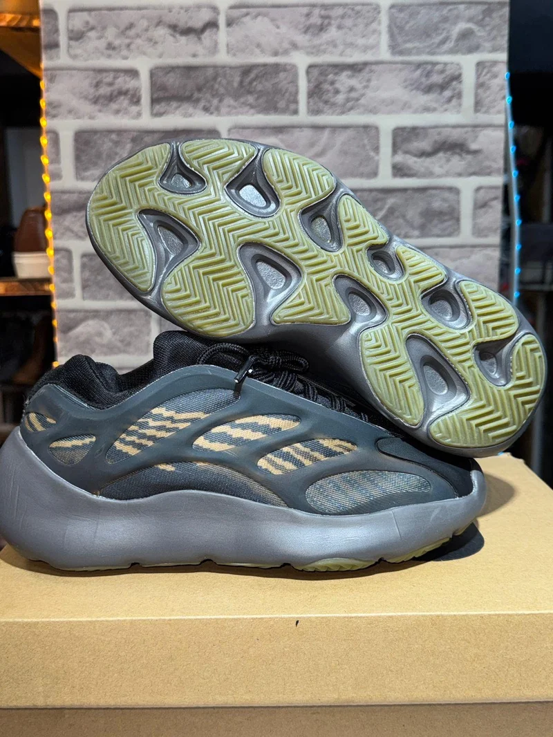 clay’s_brown_-black_adidas_yeezy_700v3_men’s_sneakers_2.webp