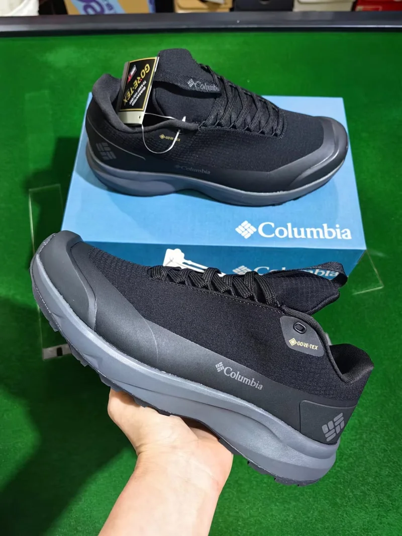 columbia_gore-tex_black_sole_grey_2.webp