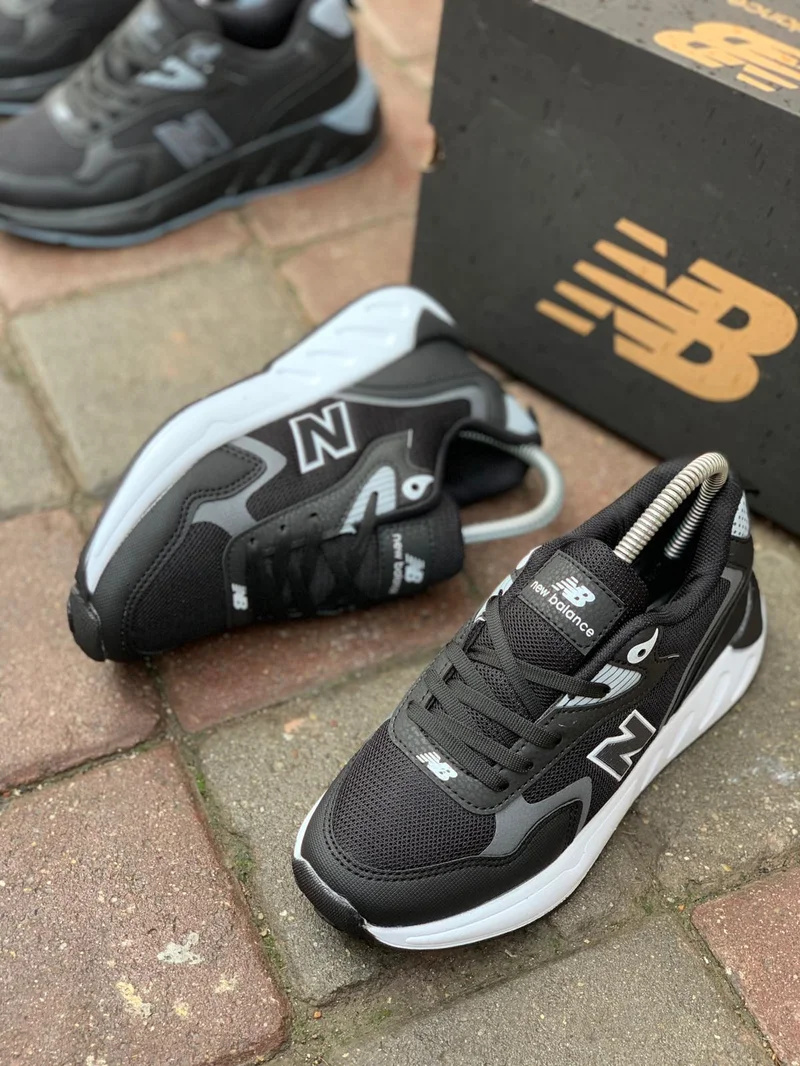 comfortable_new_balance_sneakers_breathable_lightweight_black_running_shoes_2.webp