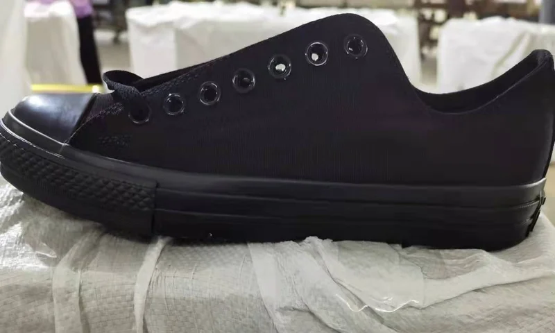 converse_chunk_double_sole_low_cut_all_black_2.webp