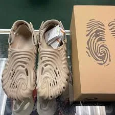 crocs_pollex_x_salehe_bembury_clog_-black_summer_beach_clogs-shoes-beige_sandals_2.webp