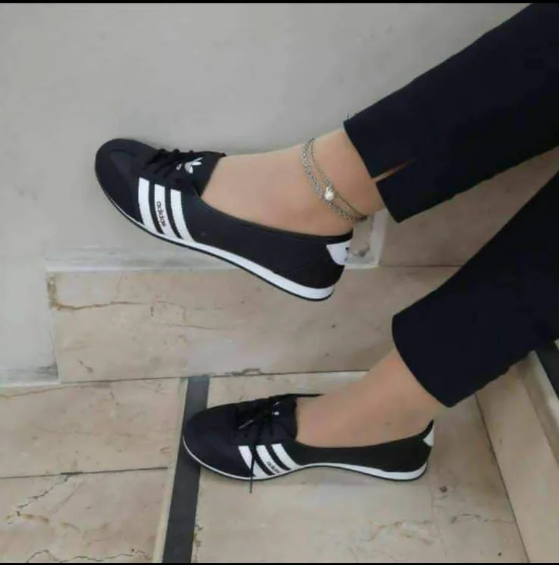 elegant_adidas_ladies_shoes_casual_white__black_shoes_flat_ladies_2.webp