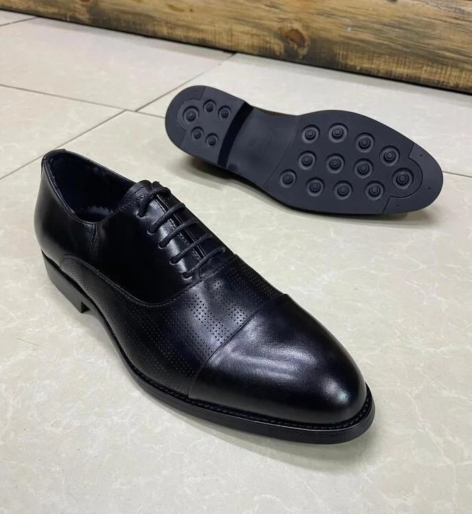 elegant_black_cap_toe_oxford_shoes_-_timeless_style_men_official_shoes_3.webp