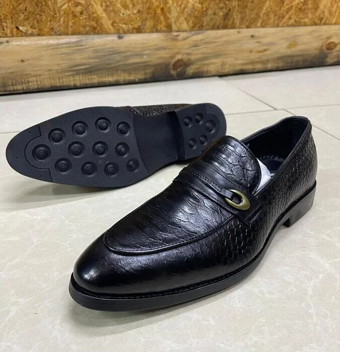 elegant_men's_leather_loafers-classic_style,_premium_quality,formal_men_slipon_2.webp