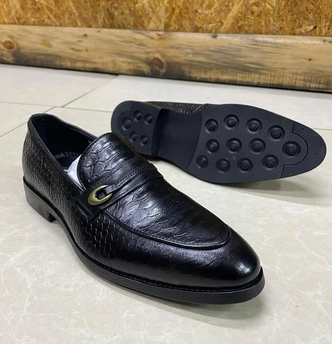 elegant_men's_leather_loafers-classic_style,_premium_quality,formal_men_slipon_3.webp