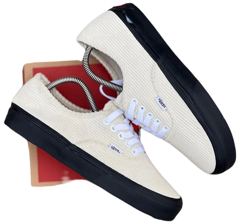 fabric_double_sole_corduroy_vans_of_the_wall_cream_-_blacksole_2.webp