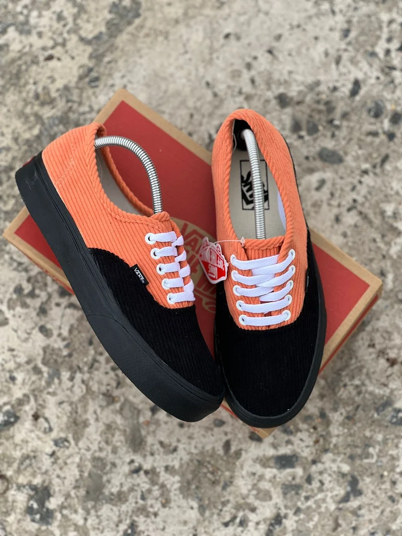 fabric_double_sole_corduroy_vans_of_the_wall_orange_and_black_unisex_3.webp