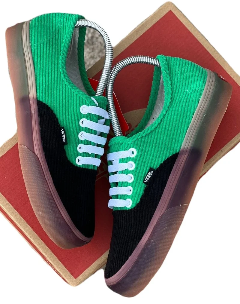 fabric_double_sole_courdry_vans_of_the_wall_green_and_black_-_gum_sole_2.webp