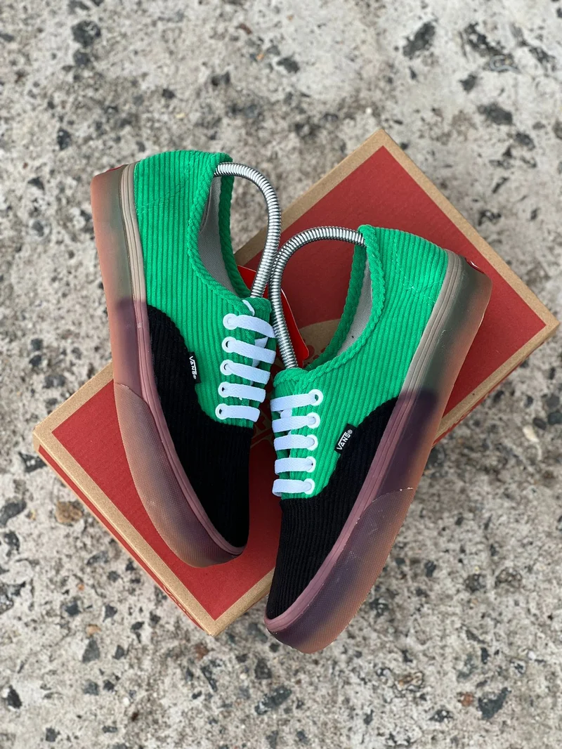 fabric_double_sole_courdry_vans_of_the_wall_green_and_black_-_gum_sole_3.webp