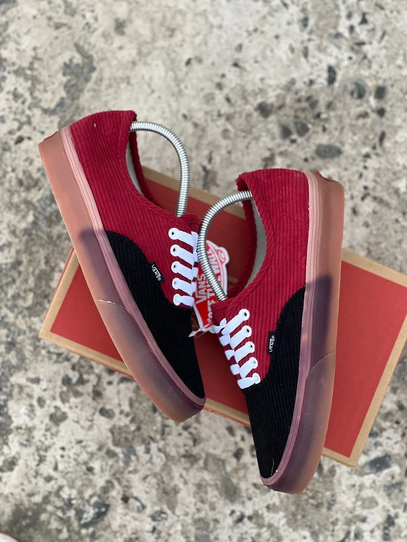 fabric_double_sole_courdry_vans_of_the_wall_maroon_and_black_-_gum_sole_3.webp