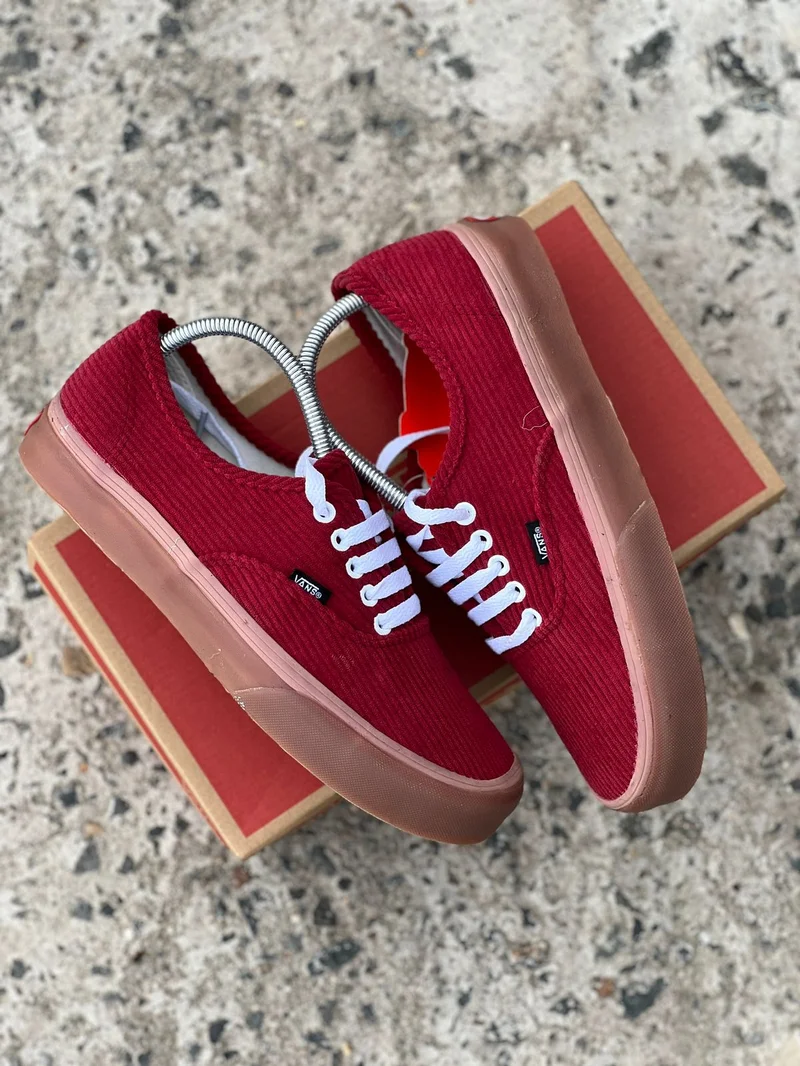 fabric_double_sole_courdry_vans_of_the_wall_sneakers_maroon_-_gum_sole_3.webp