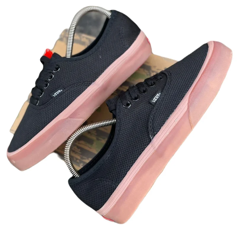 fabric_double_sole_vans_of_the_wall_sneakers_black_-_gum_sole_2.webp