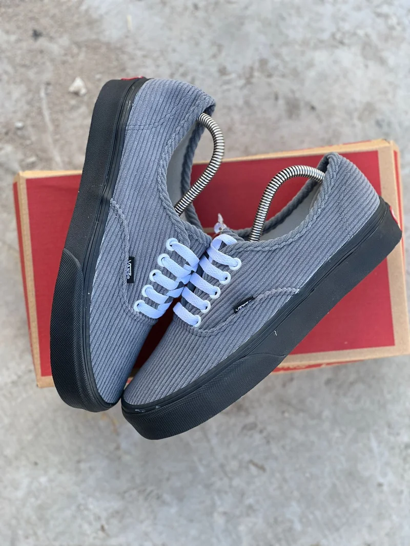 fabric_double_sole_vans_of_the_wall_sneakers_grey_-_black_sole_3.webp
