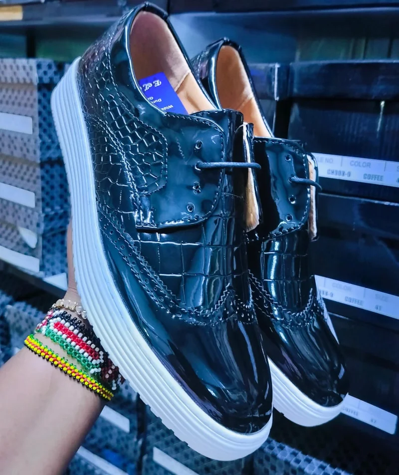 fashionable_men_e_&_g_classic_wetlook_brogue__casual_shoes_-_laced_black_2.webp