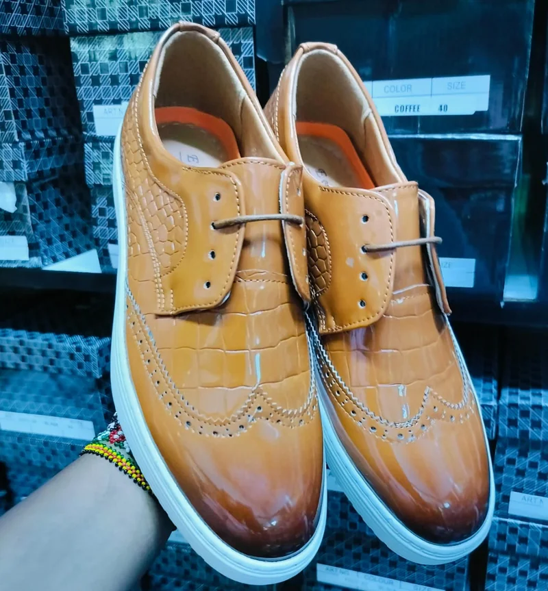 fashionable_men_e_&_g_classic_wetlook_brogue__casual_shoes_-_laced_brown_3.webp