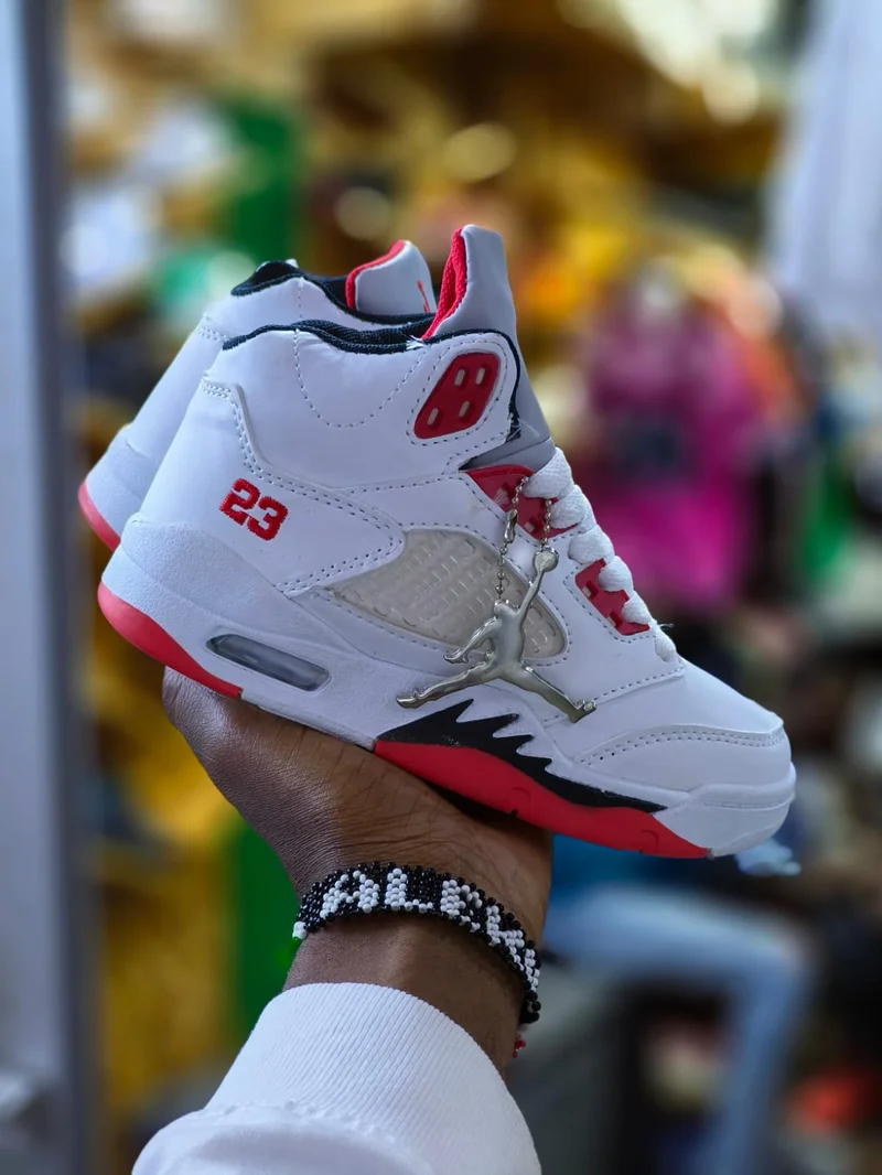 fire_red_air_jordan_3_retro_lucky_short_sneakers_2.webp