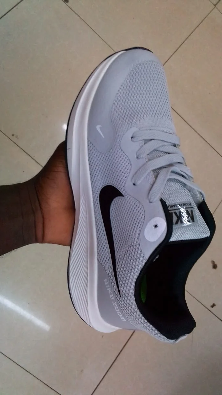 grey_white_nike_zoom__shoes_for_man_running_sneakers_2.webp