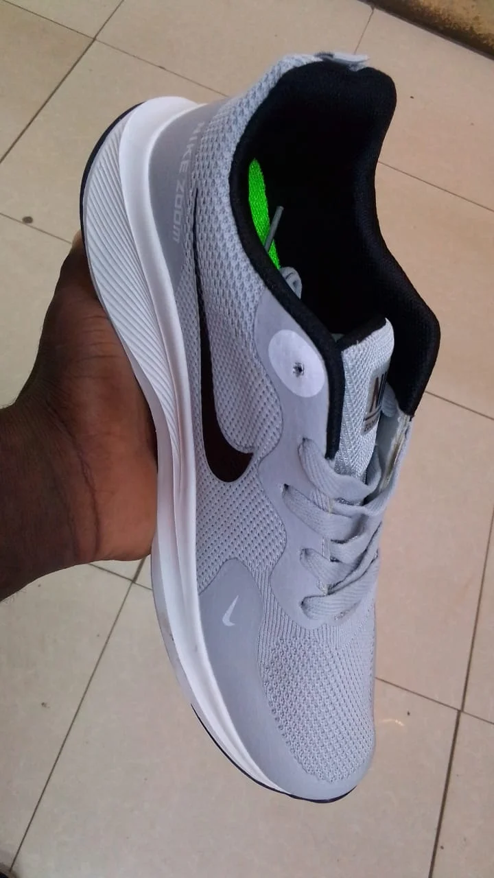 grey_white_nike_zoom__shoes_for_man_running_sneakers_3.webp