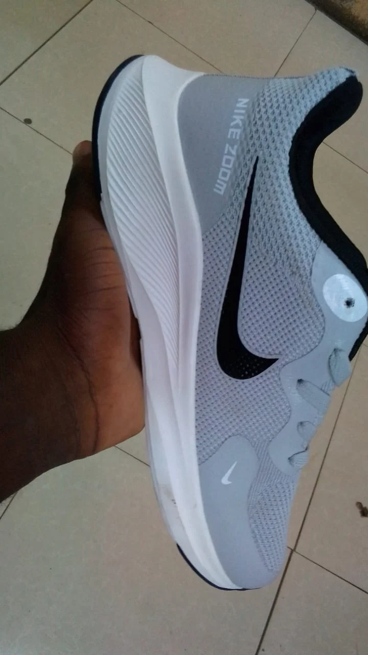 grey_white_nike_zoom__shoes_for_man_running_sneakers_4.webp