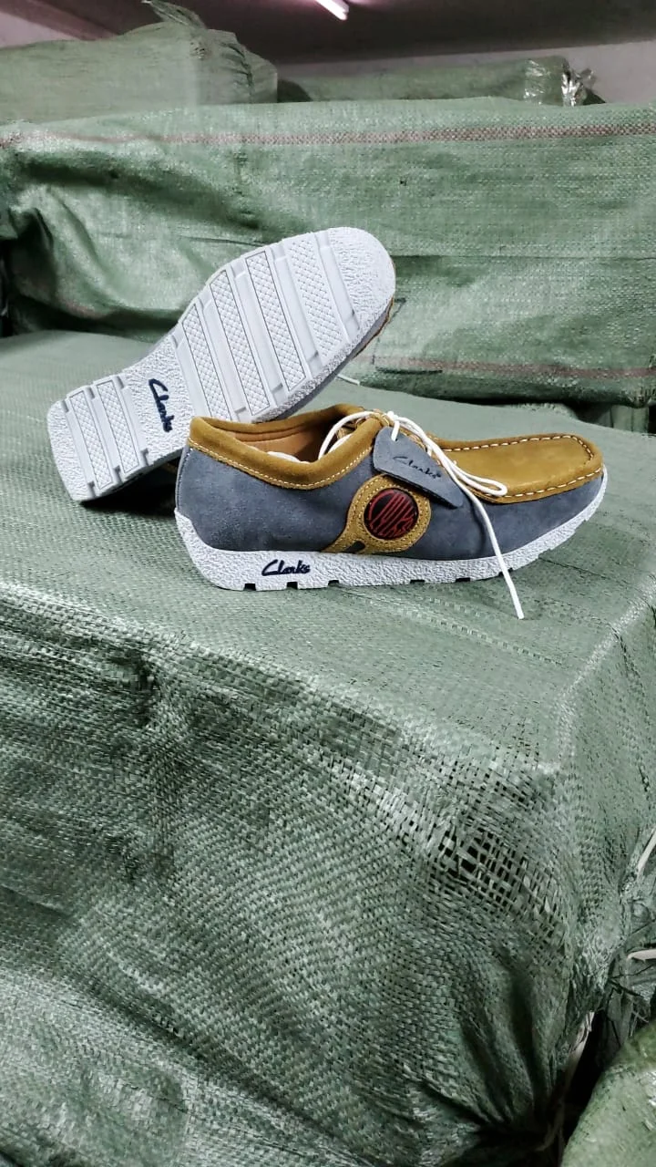 grey-brown_-white_men_casual_clarks_garantie_acheter_clarks_2.webp