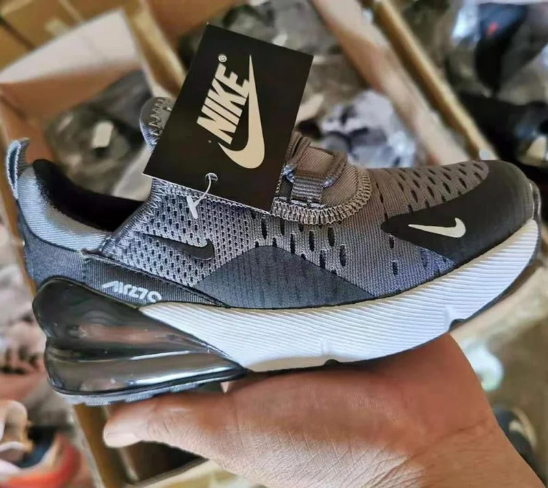 grey-white_nike_sneakers_airmax_270_2.webp
