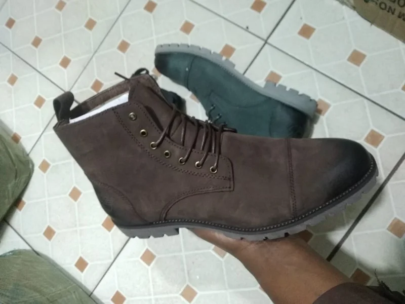 high-top_classic_leather_timberland_boots_for_mens_casual_shoes_2.webp