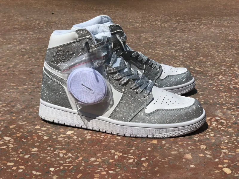 jordan_1_sneakers_mid_silver_glitter_2.webp