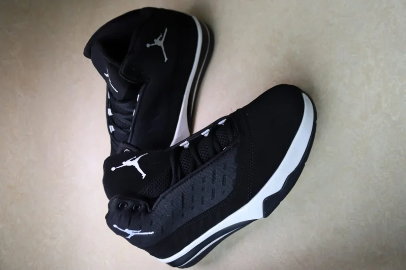 jordan_b’mo_black_white_2.webp