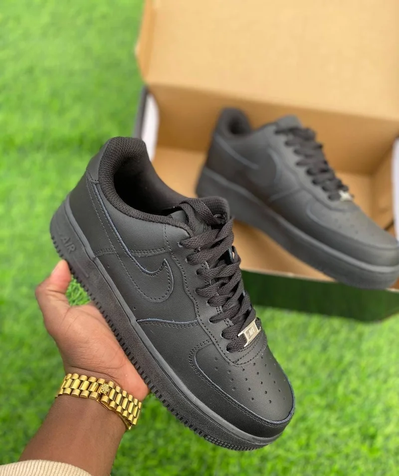 kids_all_black_nike_air_force_1_children_sneakers_2.webp