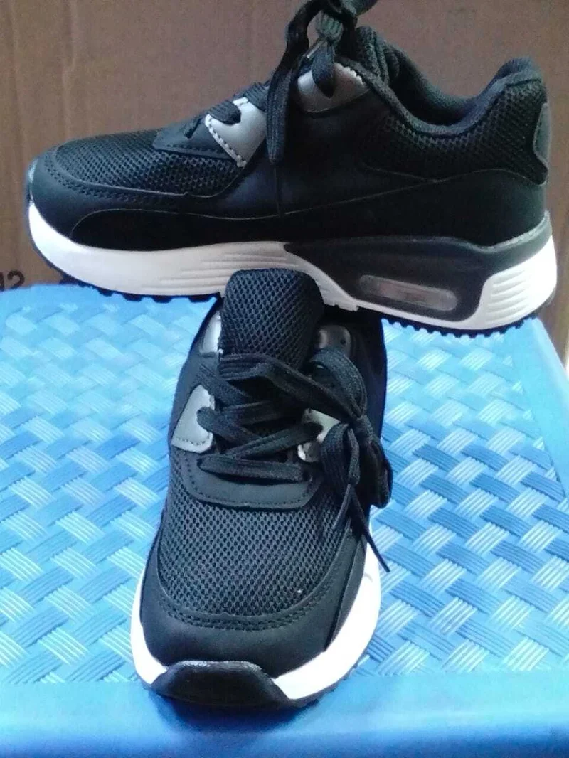 kids_nike_air_max_90_sneakers_-iconic_style_and_comfort-flexible_rubber_outsole_2.webp