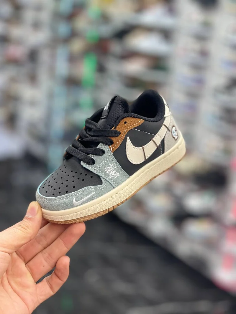 kids_nike_jordan_1_low_retro_sneakers_2.webp