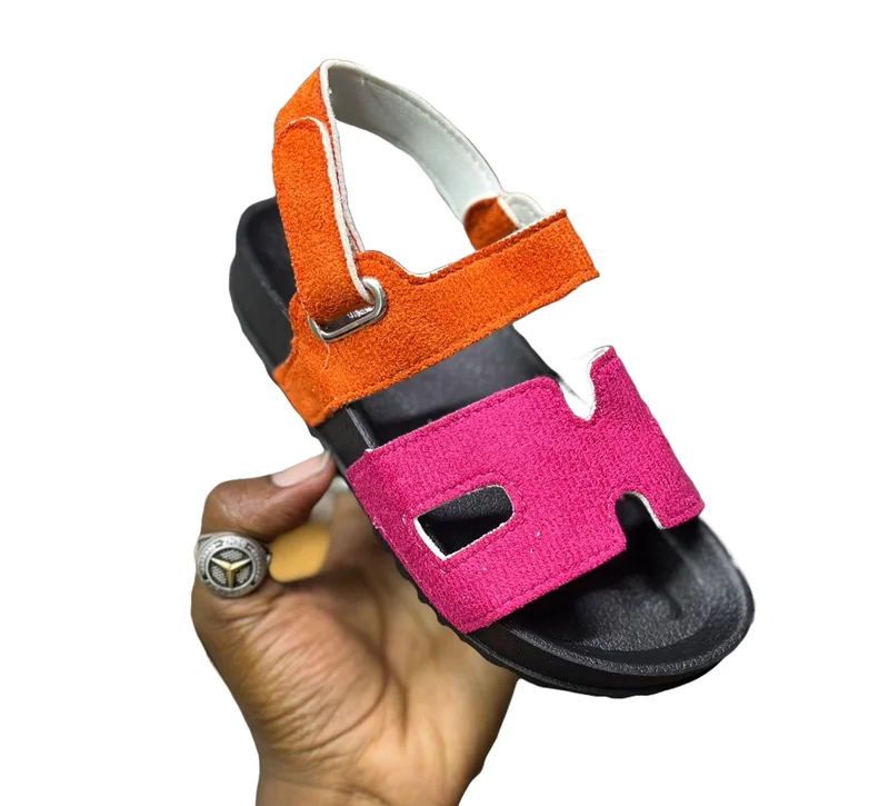 kids_orange_-pink__hermes_sandals_2.webp