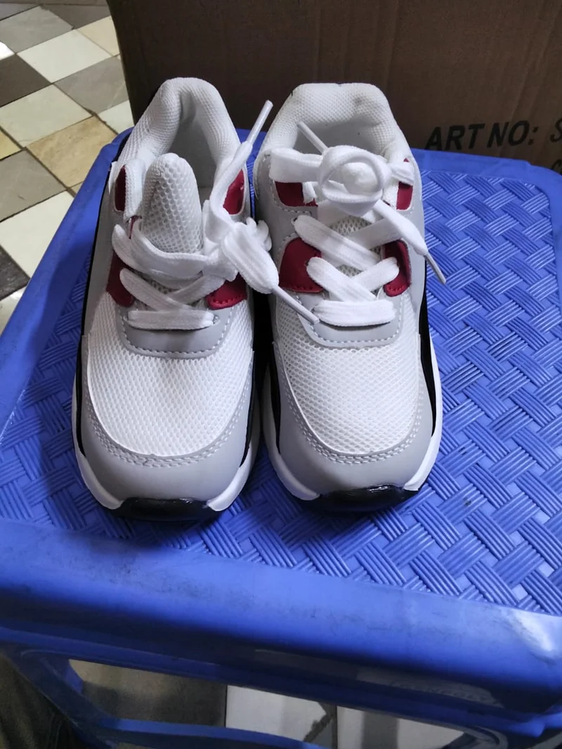 kids'_nike_air_max_90_sneakers_-_iconic_style_and_comfort-breathable_mesh_upper_2.webp